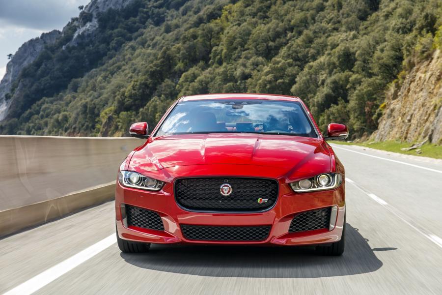  Jaguar XE S 2015 года  (фото 39 из 49)